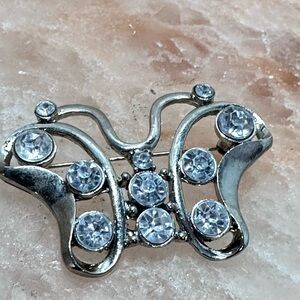 Woman’s Brooch Rhinestone Bezel Set Elegant Silver tone Butterfly pin 4146 L